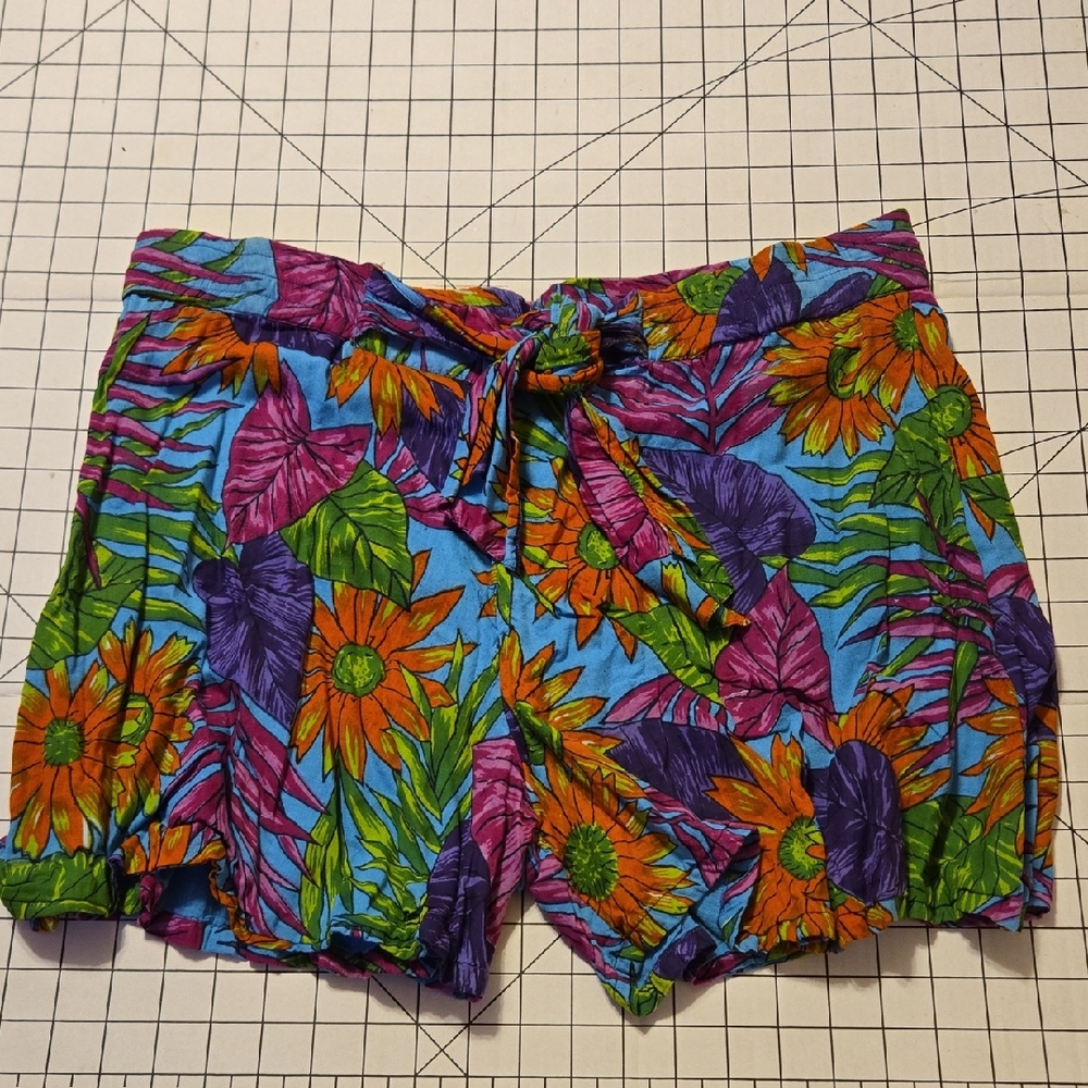 Studio Colorful Floral Women's Shorts : B